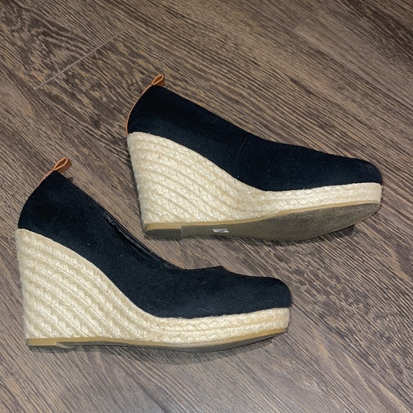 Ladies black wedges - Picture 2 of 7